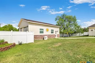 602 Basswood St, Victoria, TX 77904 - Photo 31