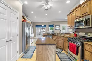 602 Basswood St, Victoria, TX 77904 - Photo 9