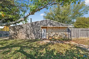 205 Lakewood Dr, Gatesville, TX 76528 - Photo 1