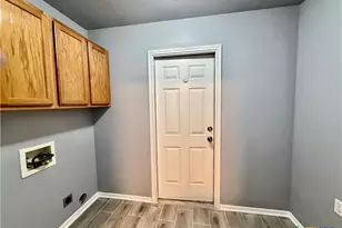 7 S Bobcat Ct, Morgans Point Resort, TX 76513 - Photo 9