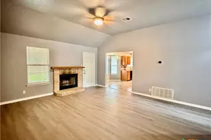 7 S Bobcat Ct, Morgans Point Resort, TX 76513 - Photo 5