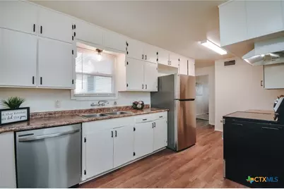 1310 E Rosebud Avenue, Victoria, TX 77901 - Photo 9