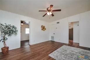 1310 E Rosebud Ave, Victoria, TX 77901 - Photo 3