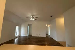 404 Blayton St, Troy, TX 76579 - Photo 9