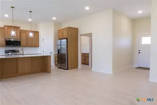 1105 W 1st St, Lampasas, TX 76550 - Photo 7