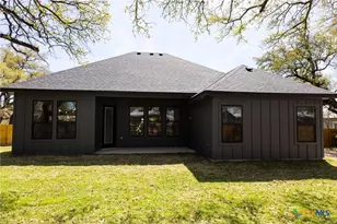 1105 W 1st St, Lampasas, TX 76550 - Photo 31