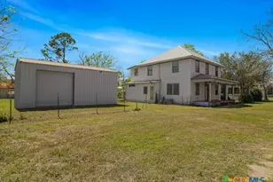 205 Hubbard St, Yoakum, TX 77995 - Photo 1