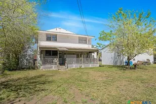 205 Hubbard St, Yoakum, TX 77995 - Photo 29