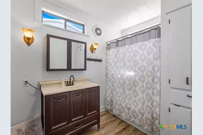 205 Hubbard Street, Yoakum, TX 77995 - Photo 13