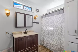 205 Hubbard St, Yoakum, TX 77995 - Photo 13