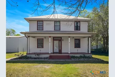 205 Hubbard Street, Yoakum, TX 77995 - Photo 1