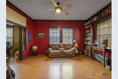 205 Hubbard Street, Yoakum, TX 77995 - Photo 9