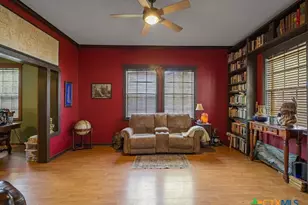205 Hubbard St, Yoakum, TX 77995 - Photo 9