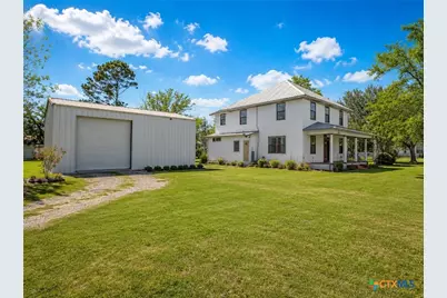 205 Hubbard Street, Yoakum, TX 77995 - Photo 3