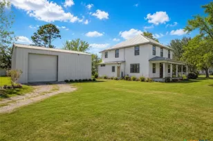 205 Hubbard St, Yoakum, TX 77995 - Photo 3