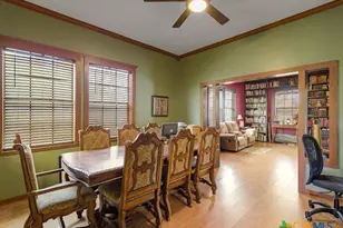 205 Hubbard St, Yoakum, TX 77995 - Photo 9