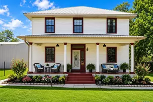 205 Hubbard St, Yoakum, TX 77995 - Photo 1