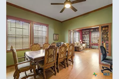 205 Hubbard Street, Yoakum, TX 77995 - Photo 11