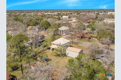205 Hubbard Street, Yoakum, TX 77995 - Photo 35