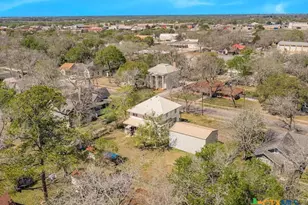 205 Hubbard St, Yoakum, TX 77995 - Photo 35