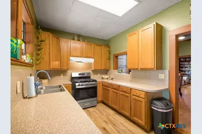 205 Hubbard Street, Yoakum, TX 77995 - Photo 11