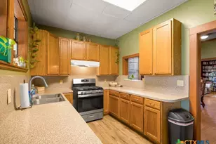 205 Hubbard St, Yoakum, TX 77995 - Photo 11