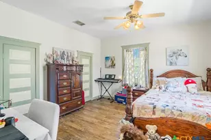 205 Hubbard St, Yoakum, TX 77995 - Photo 21