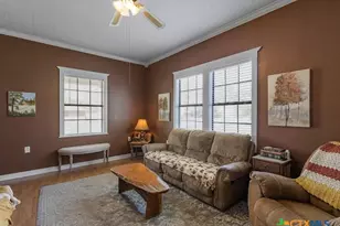 205 Hubbard St, Yoakum, TX 77995 - Photo 5