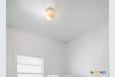 205 Hubbard Street, Yoakum, TX 77995 - Photo 15