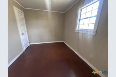 902 Simpson Street, Yoakum, TX 77995 - Photo 11