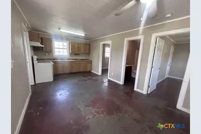 902 Simpson Street, Yoakum, TX 77995 - Photo 7
