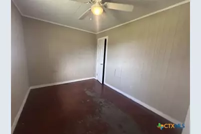 902 Simpson Street, Yoakum, TX 77995 - Photo 9