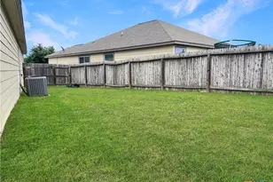 1311 Fern Ct, Gonzales, TX 78629 - Photo 27