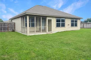 1311 Fern Ct, Gonzales, TX 78629 - Photo 25