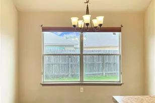 1311 Fern Ct, Gonzales, TX 78629 - Photo 9