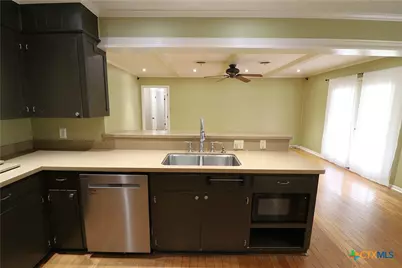 417 Salisbury Lane, Victoria, TX 77904 - Photo 11