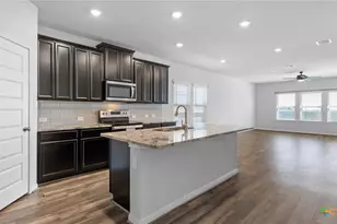 724 Clara Park, New Braunfels, TX 78130 - Photo 11