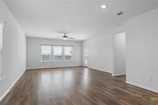 724 Clara Park, New Braunfels, TX 78130 - Photo 7