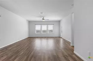 724 Clara Park, New Braunfels, TX 78130 - Photo 3