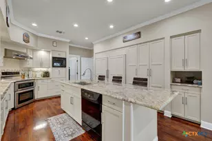 8 Trophy Ln, New Braunfels, TX 78132 - Photo 17