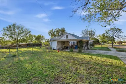 211 E 4th Street, Nixon, TX 78140 - Photo 17