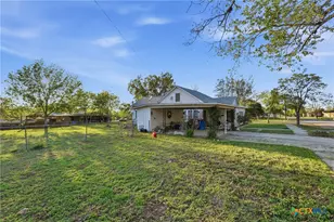 211 E 4th St, Nixon, TX 78140 - Photo 17