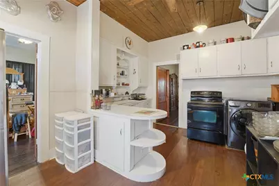 211 E 4th Street, Nixon, TX 78140 - Photo 13