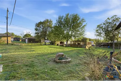 211 E 4th Street, Nixon, TX 78140 - Photo 15