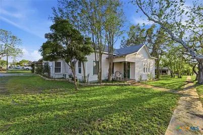 211 E 4th Street, Nixon, TX 78140 - Photo 3