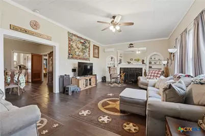 211 E 4th Street, Nixon, TX 78140 - Photo 5