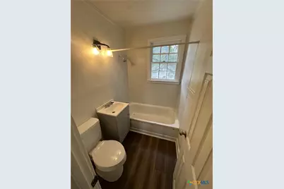 1204 E Warren Avenue #2-B, Victoria, TX 77901 - Photo 9