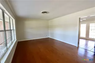 2131 Mountainview Dr, Waco, TX 76710 - Photo 9