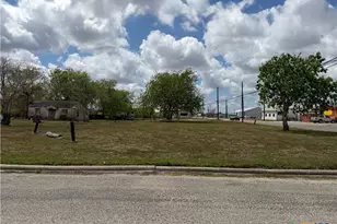 105 S Juanita St, Port Lavaca, TX 77979 - Photo 1