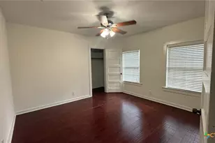 724 N Beal St, Belton, TX 76513 - Photo 1